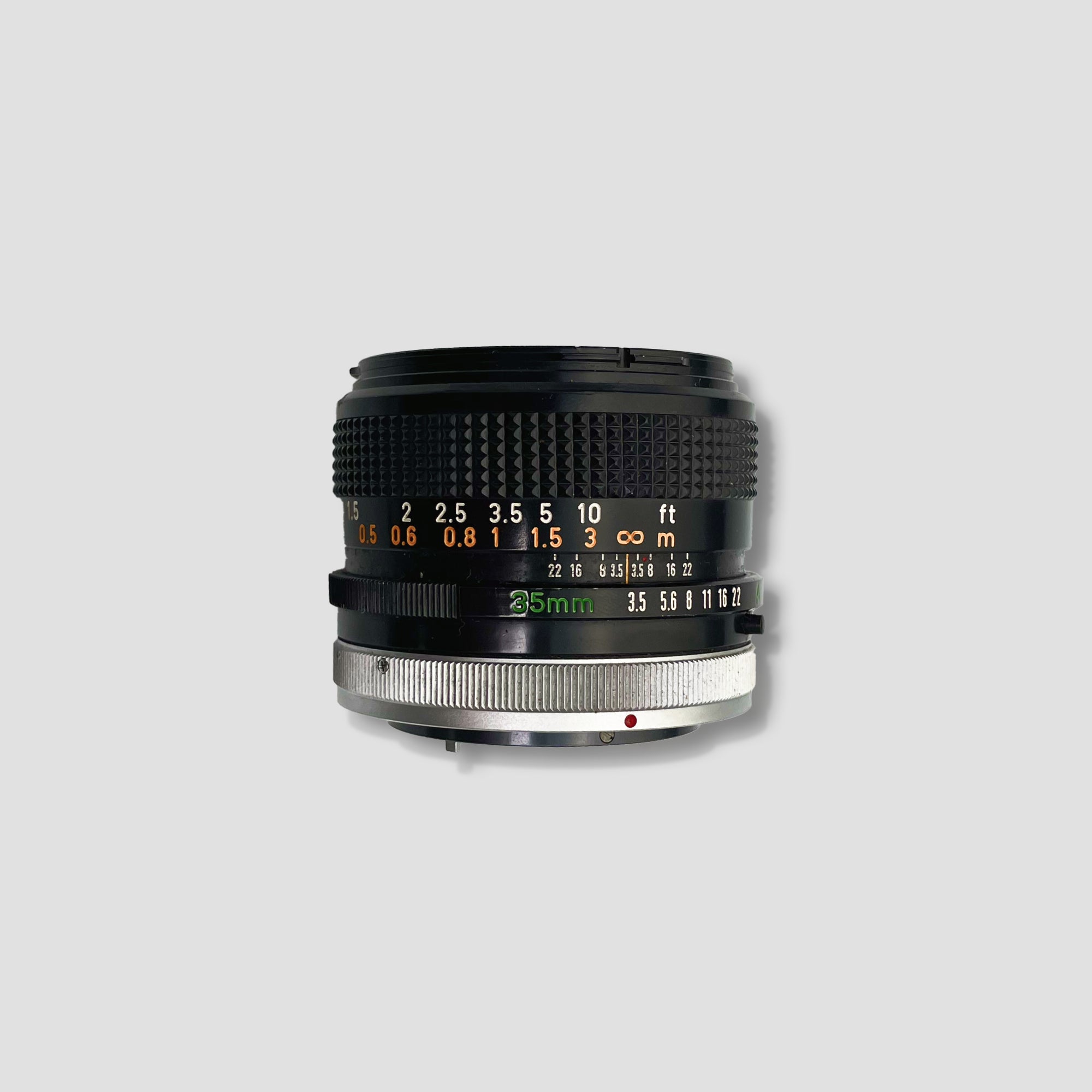 Close-up of the Canon FD 35mm f/3.5 lens focusing on the aperture blades for landscape photography