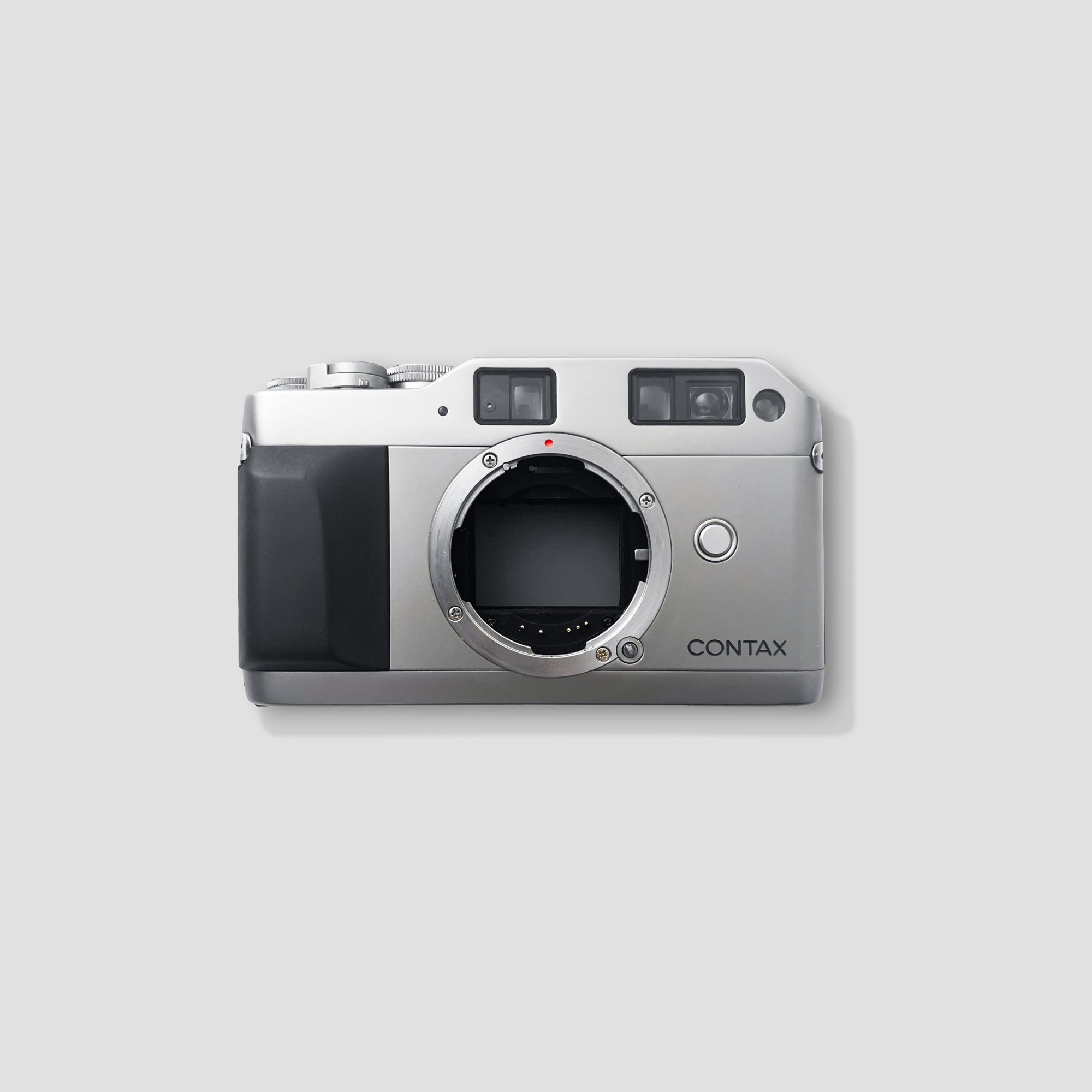 Close-up of Contax G1 camera highlighting its Carl Zeiss lens for stunning street photography.