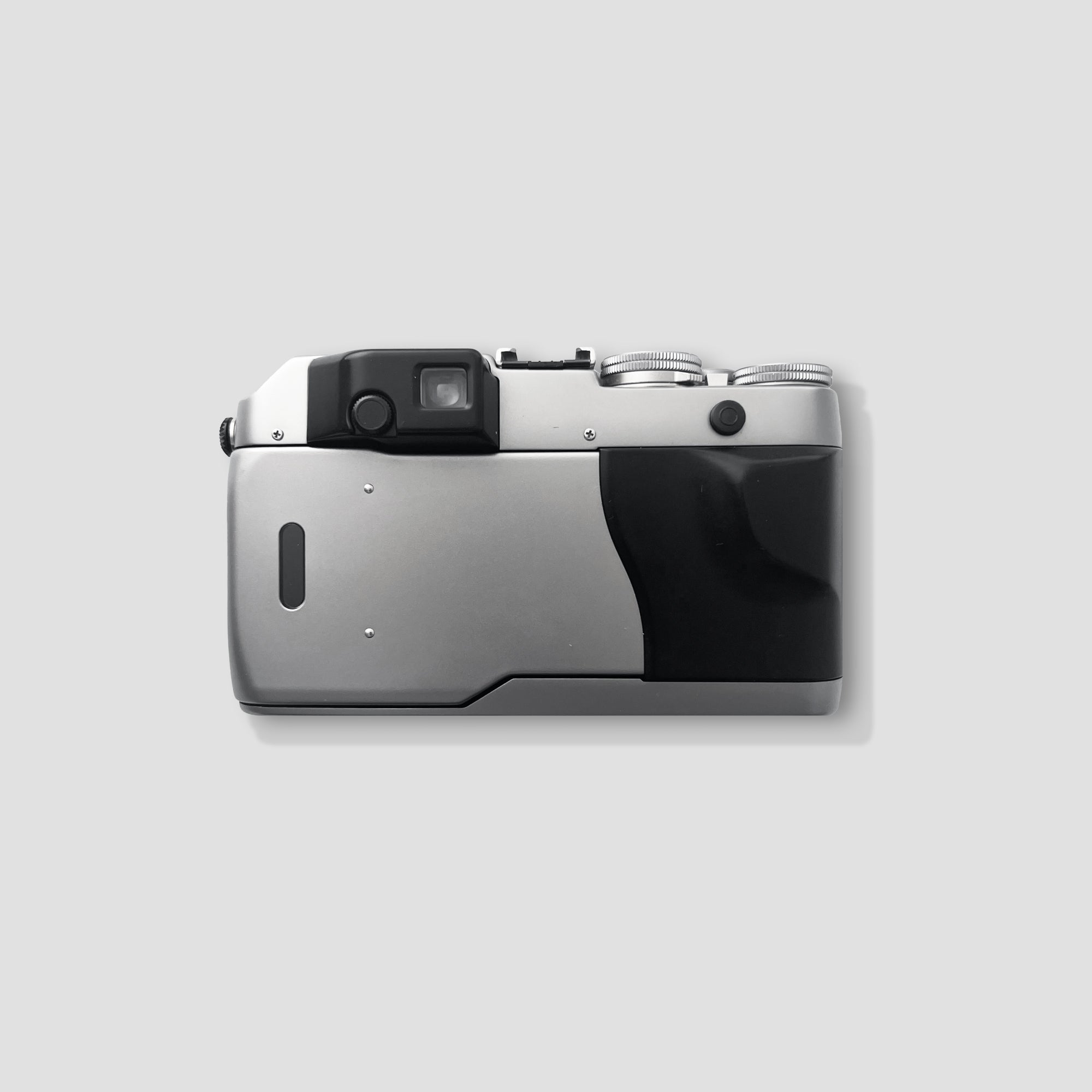 Contax G1 film camera in action, capturing vibrant street scenes with precision.