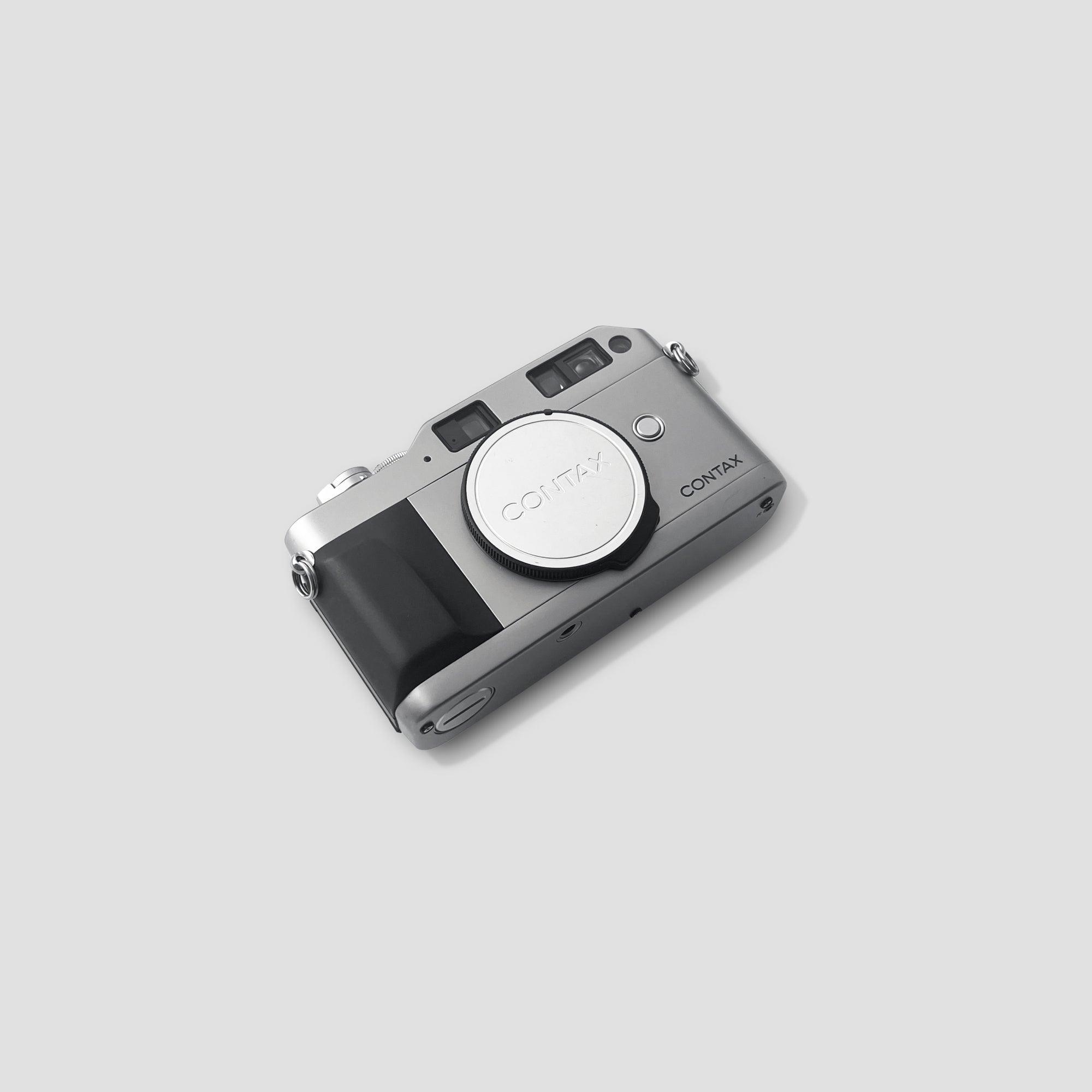 Close-up of Contax G1 camera highlighting its Carl Zeiss lens for stunning street photography.