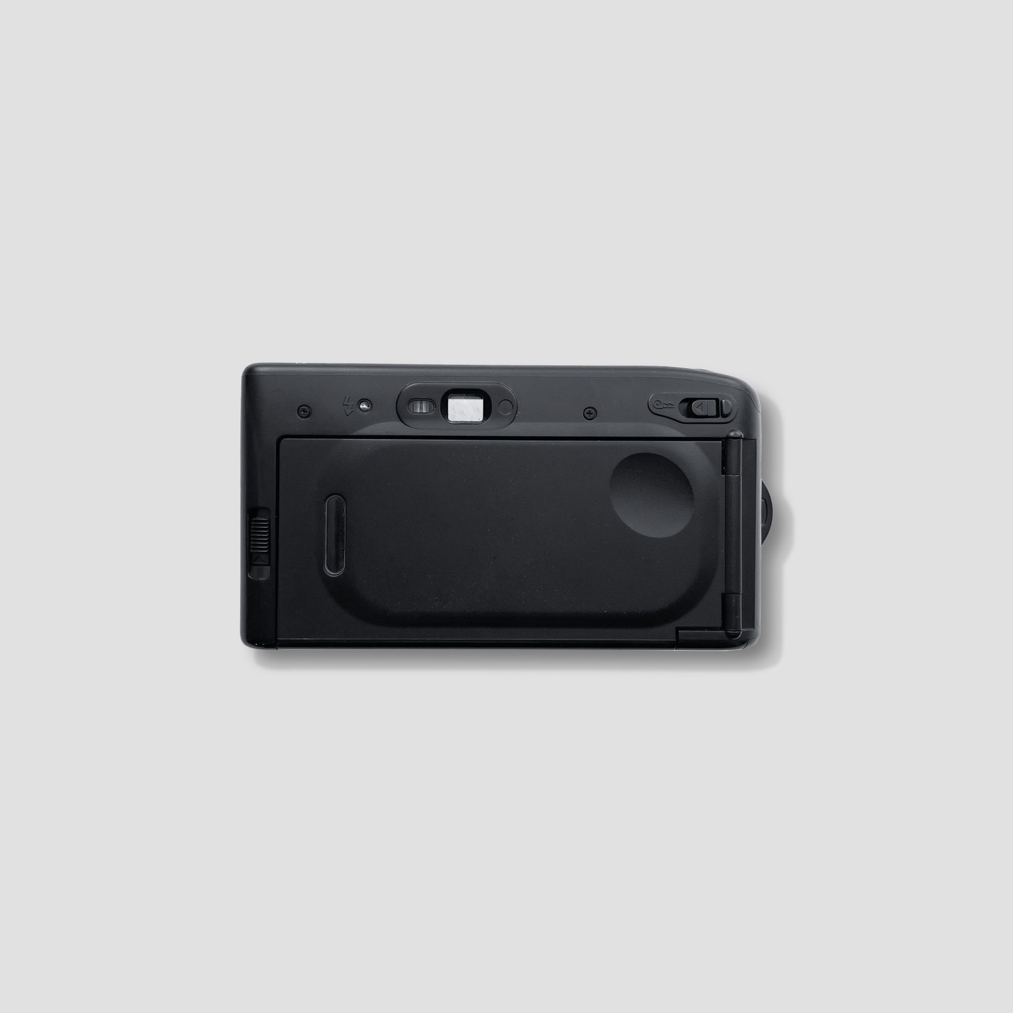 Lifestyle shot of DL-25 in use outdoors – perfect cheap film camera with flash for travel