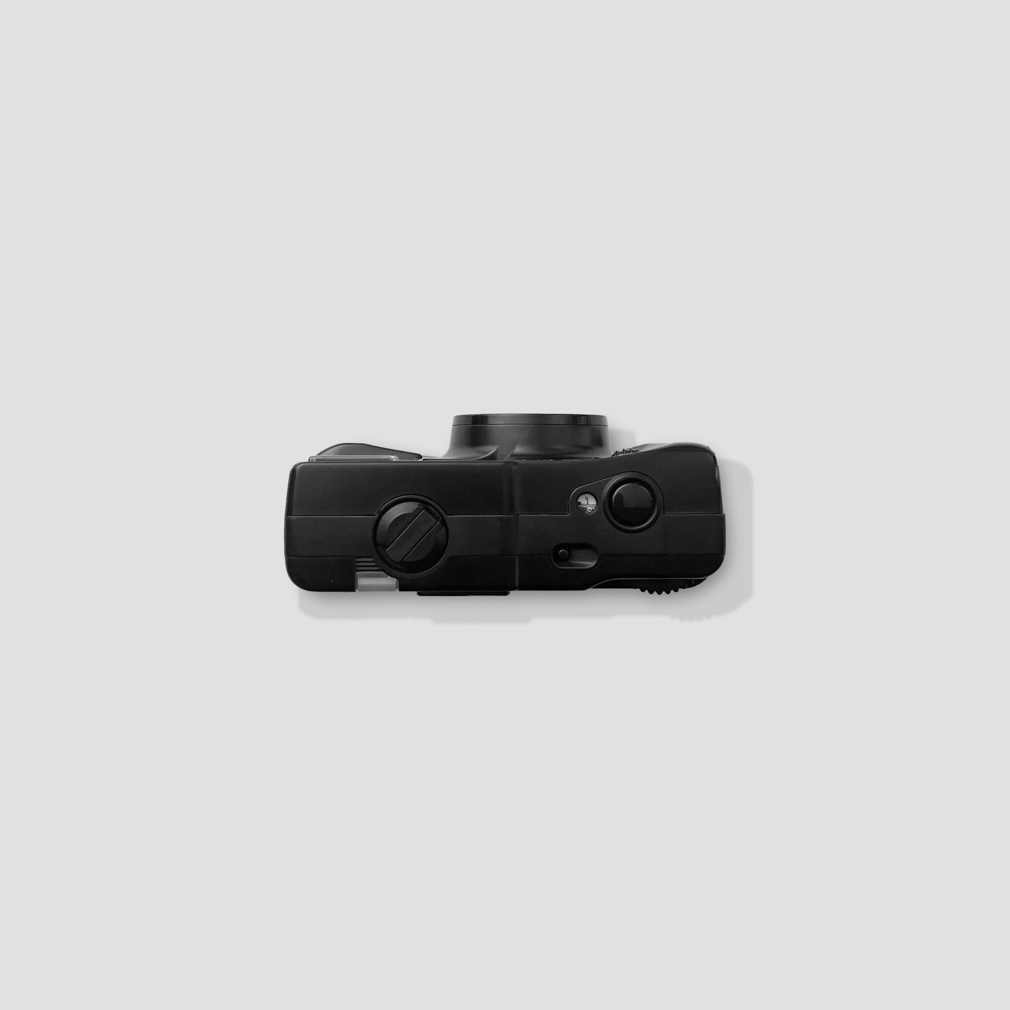 Travel-ready Konica EFP-20 with a pocket-friendly form factor for casual photography