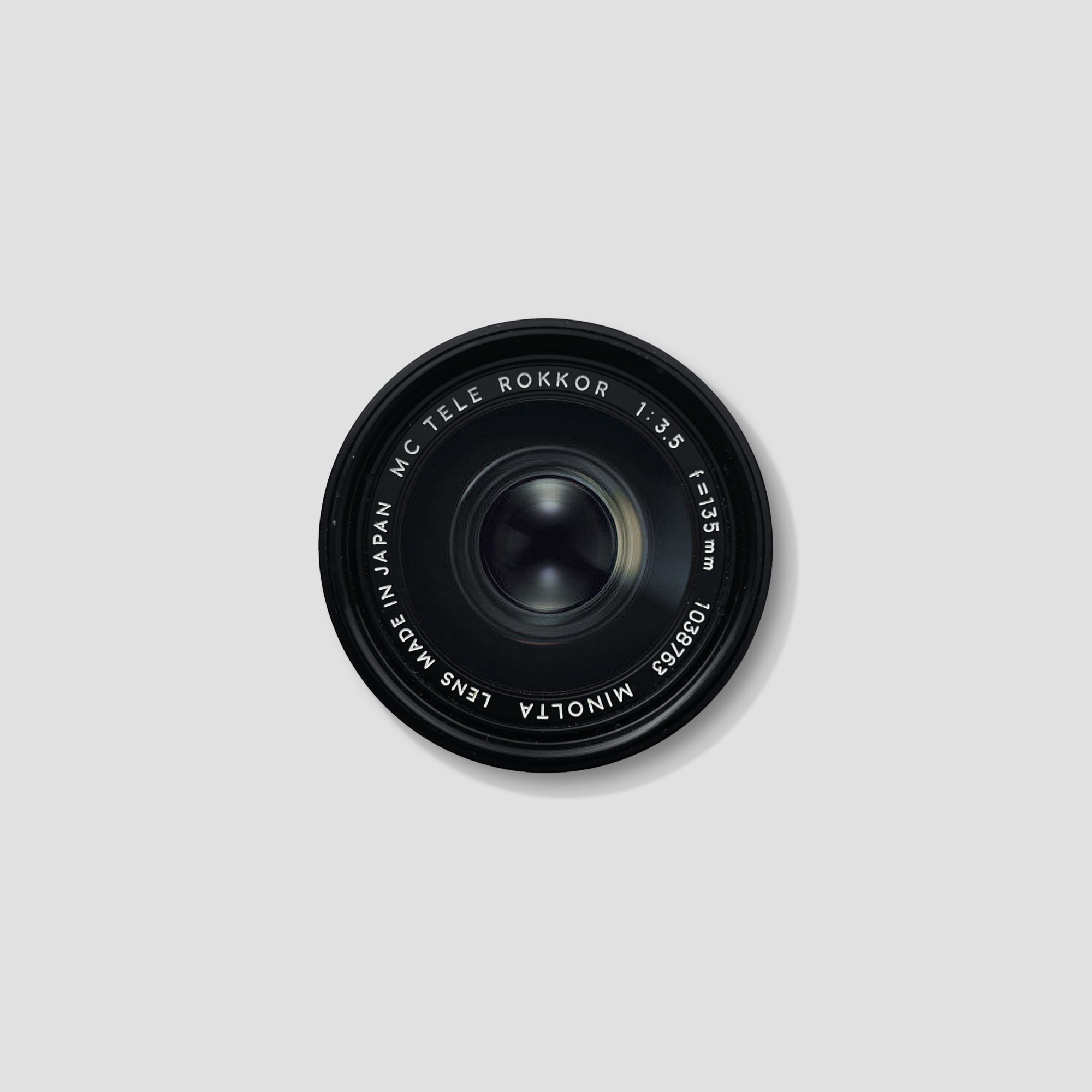 Minolta MC Tele Rokkor 135mm lens side view with focus ring