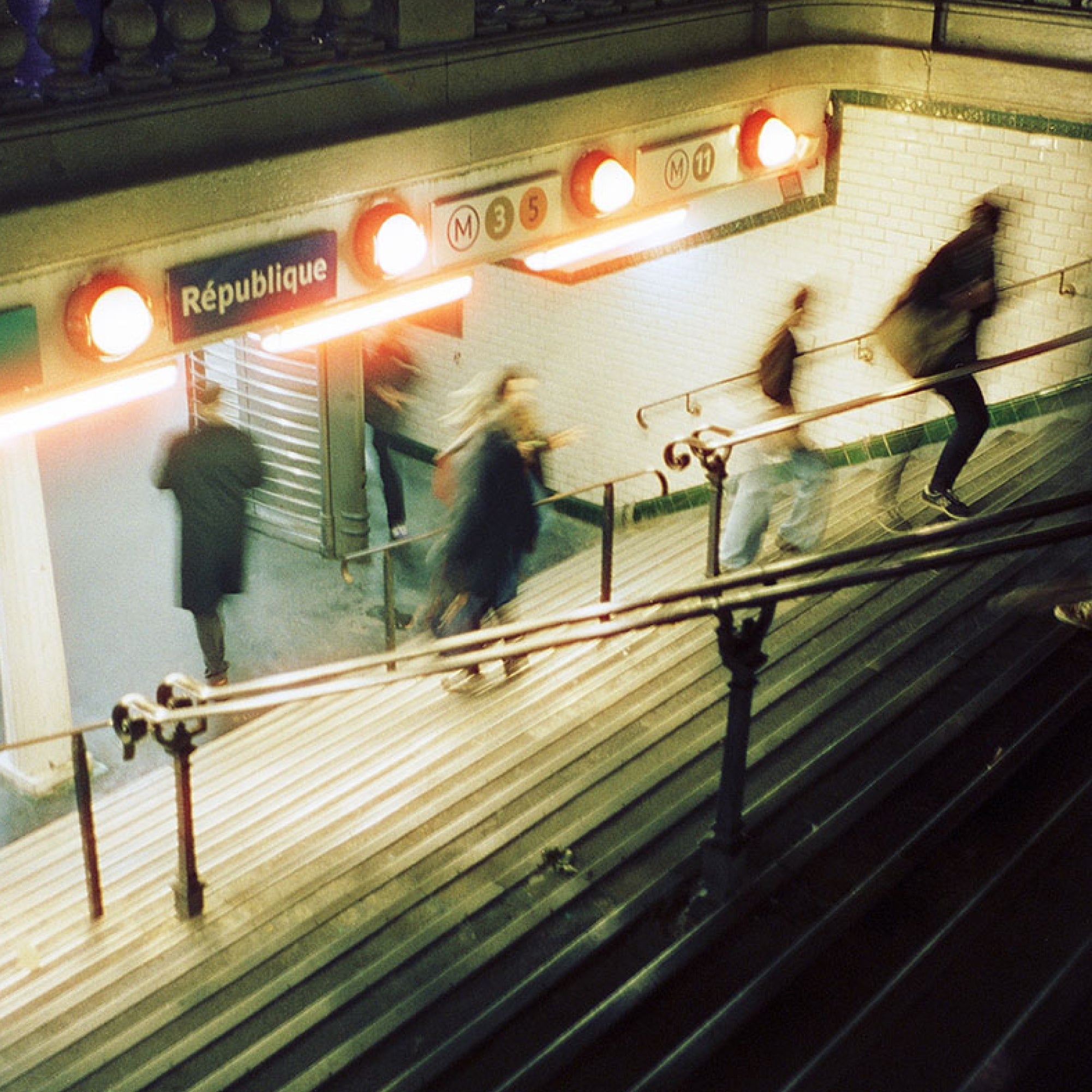 Sample photos shot with Mira Color 400 showcasing vivid colors and fine grain