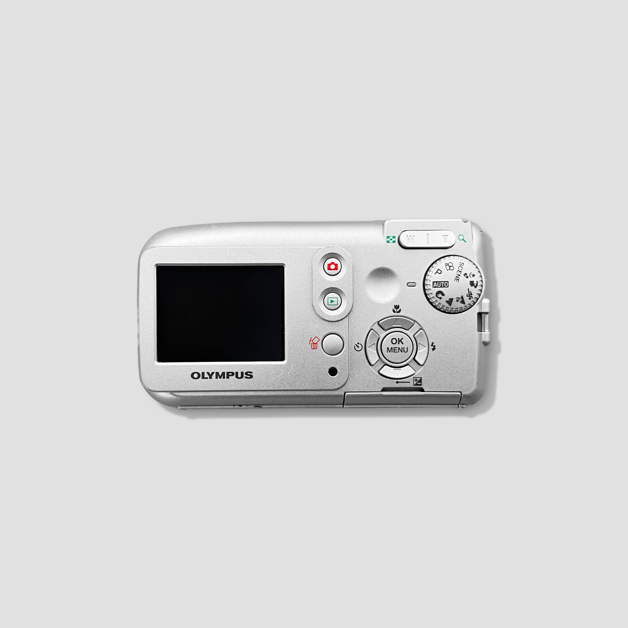 Side profile of Olympus Camedia C-480 Zoom with battery compartment open – cheap Olympus digital camera with zoom