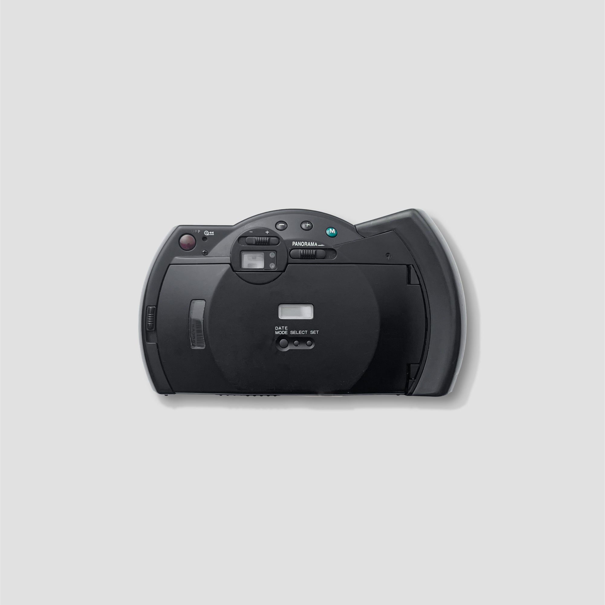 Detailed view of the 35-140mm zoom lens on the Samsung ECX1 Panorama camera.