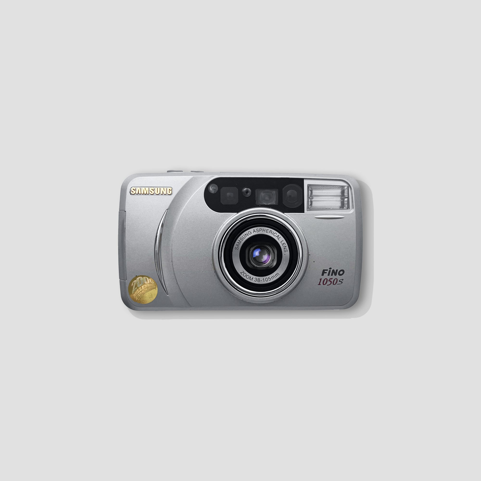 Samsung Fino 1050S point and shoot camera with zoom lens from front angle