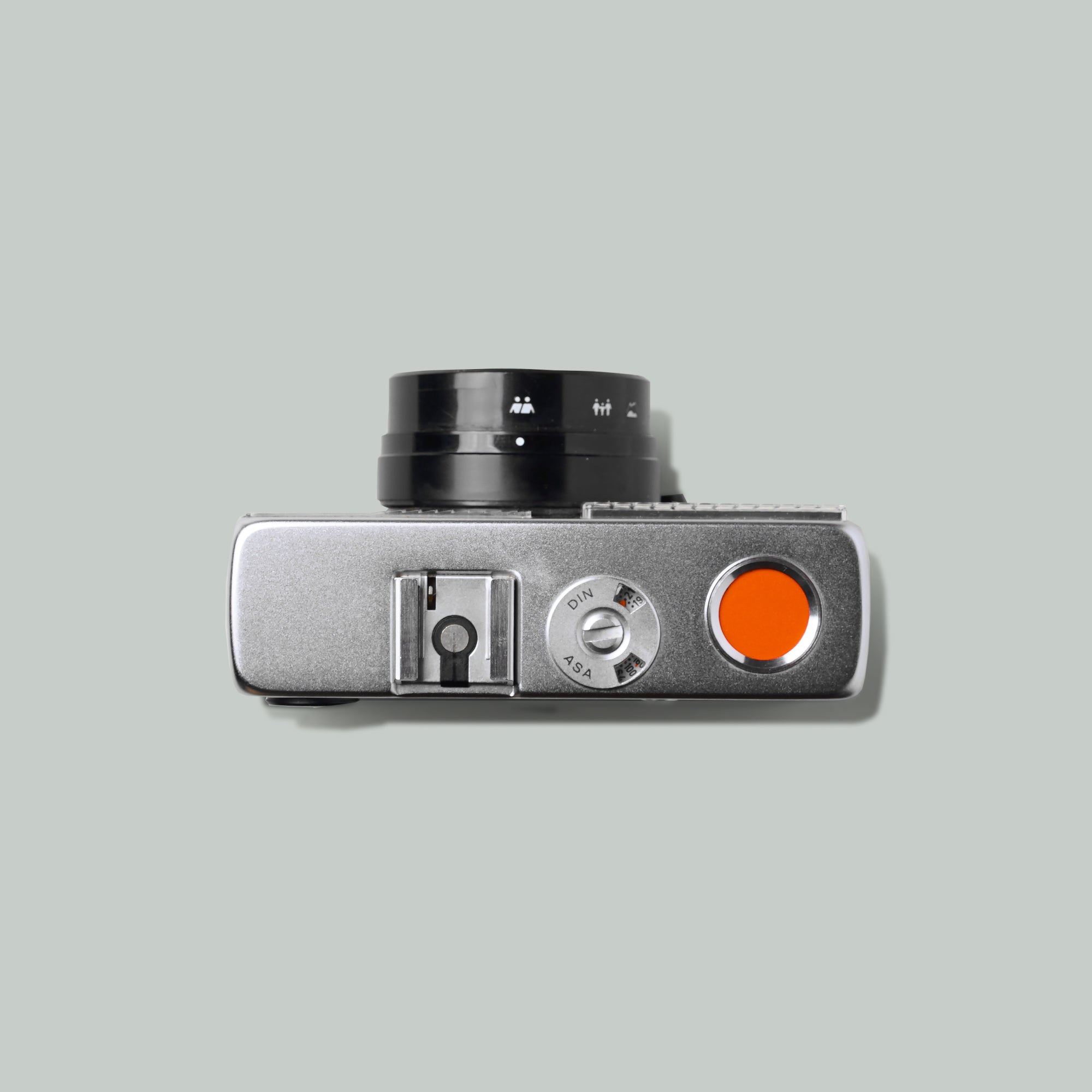 Close-up of AGFA Optima 200 lens and controls for vintage photography