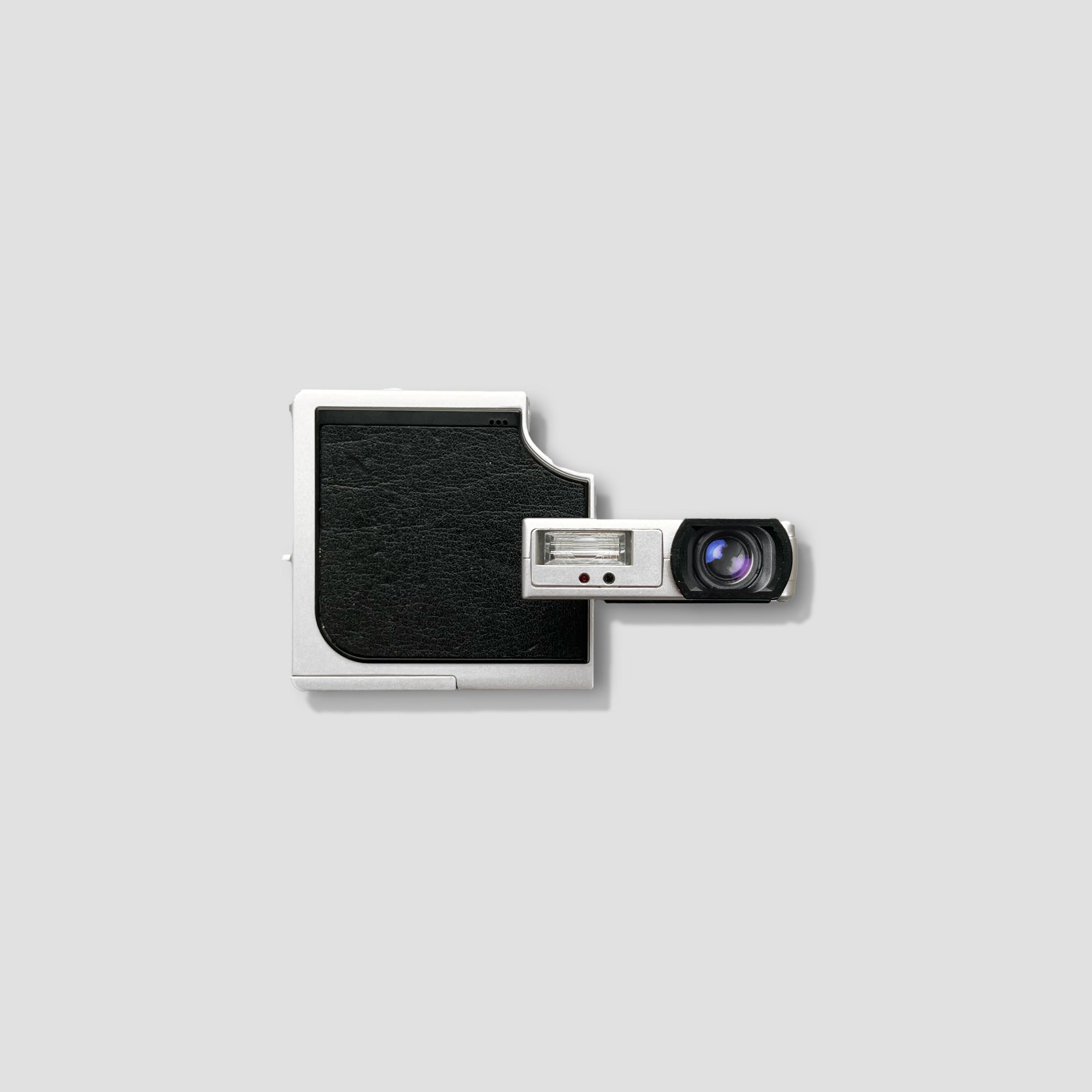 Contax SL300RT digital camera showcasing its 4x optical zoom feature
